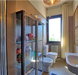 5 bedroom villa with pool and tennis court near San Gimignano, sleeps 10